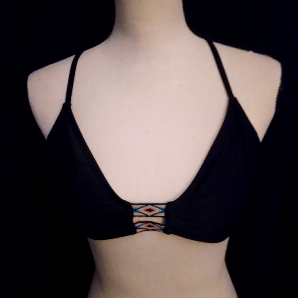 Womems  Bikini  Top, Size large,  Black and Trible